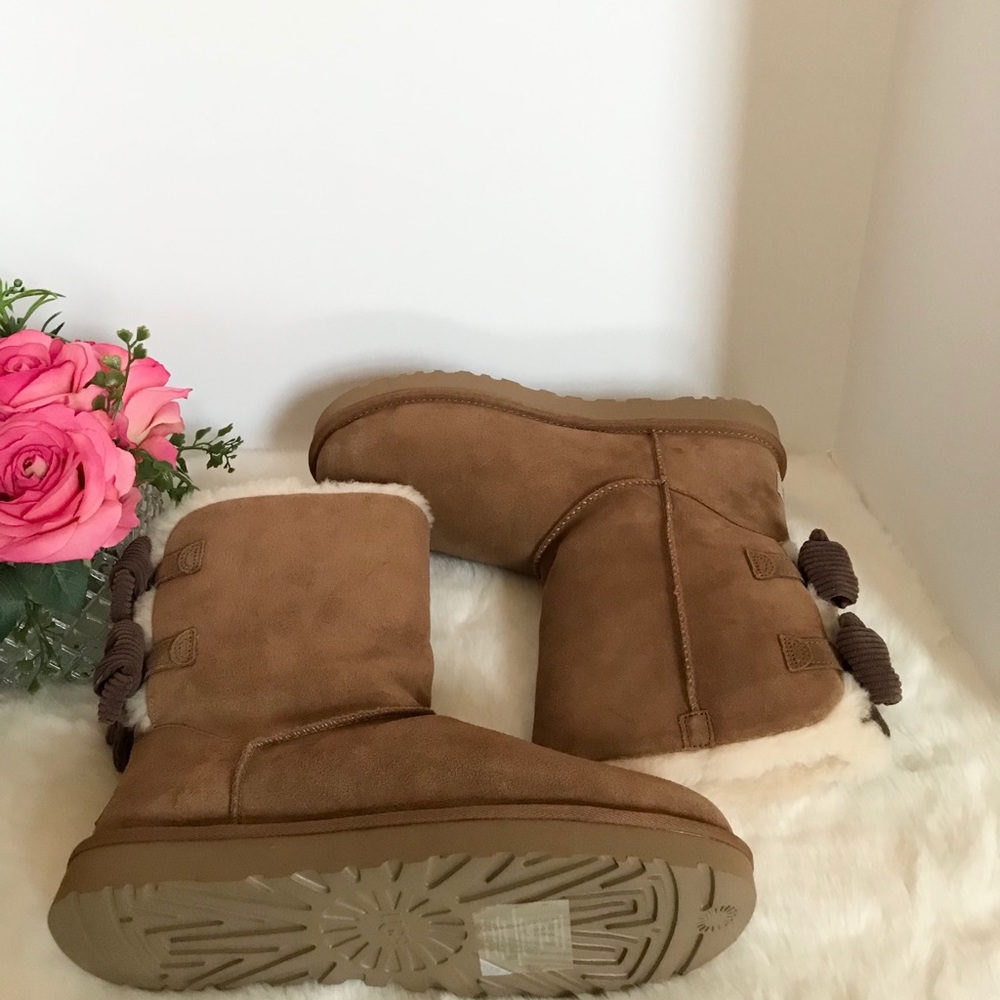 UGG Bailey Corduroy Bow - Picture 9 of 9
